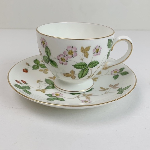 Wedgewood bone china tea / coffee cup & saucer set, Wild Strawberry EUC - Picture 1 of 10